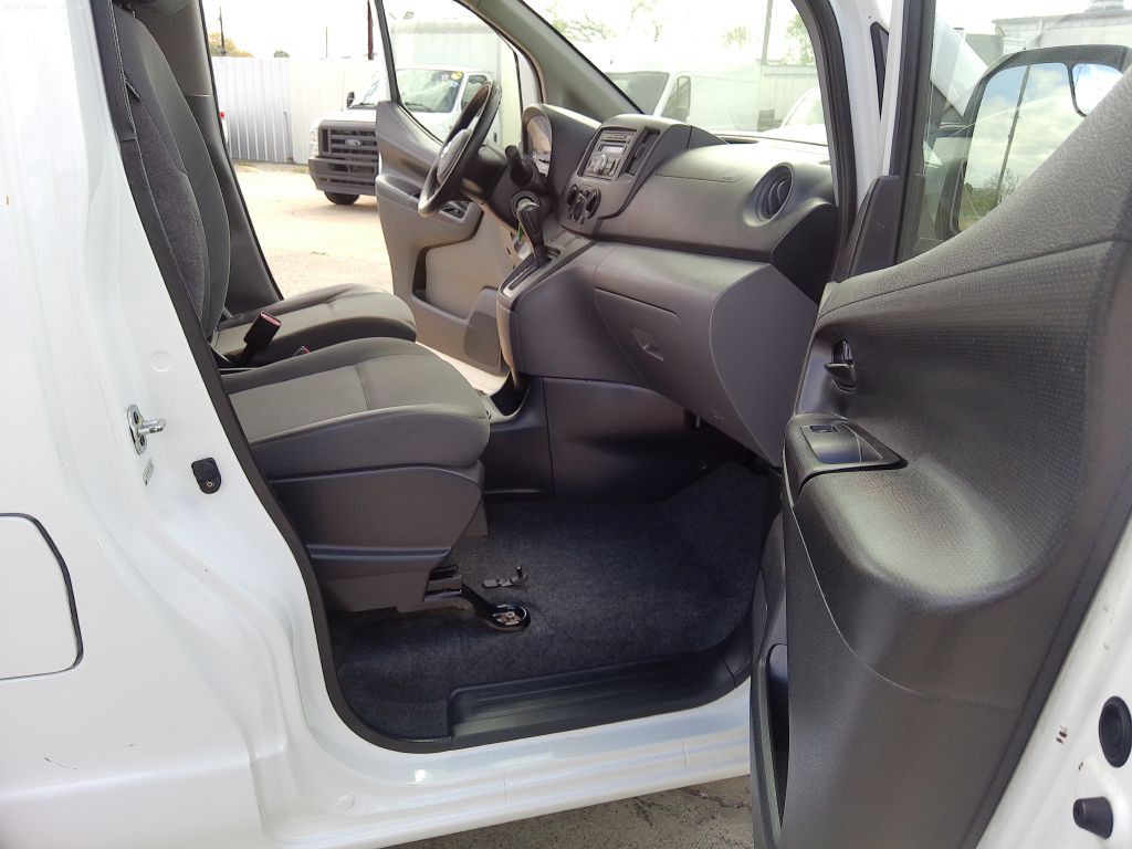 2014 Nissan NV200 Image 21