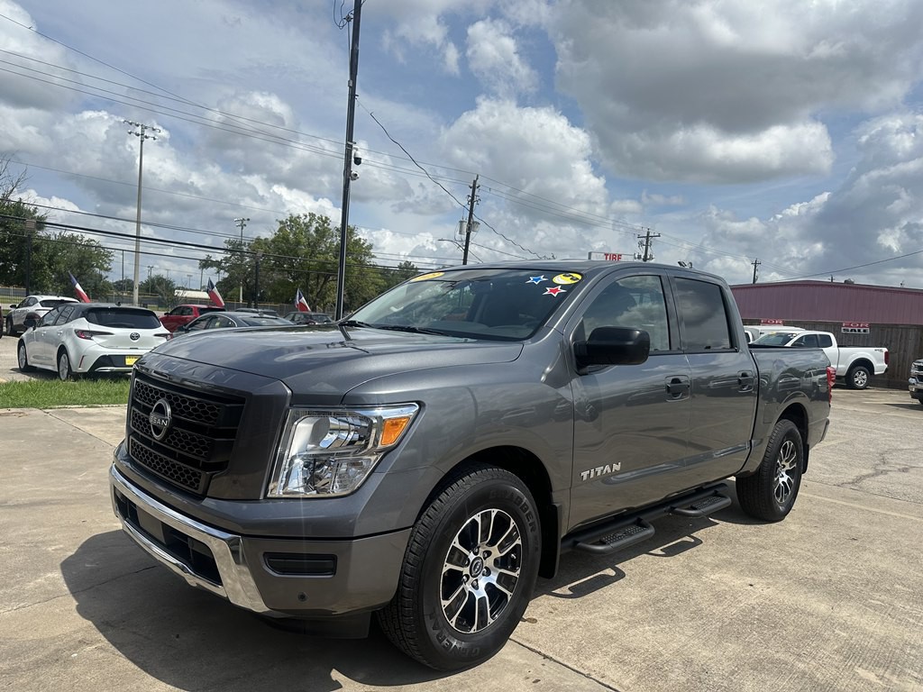 2023 Nissan Titan Image 2