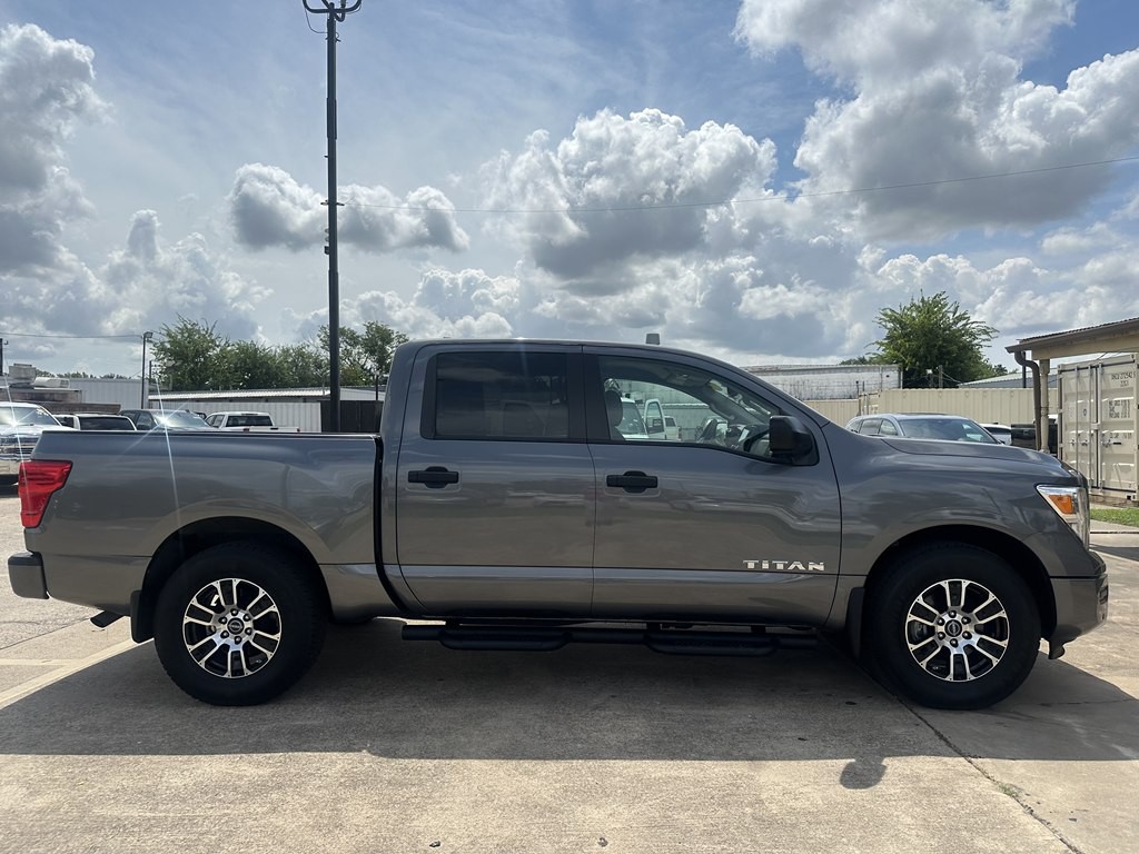 2023 Nissan Titan Image 5