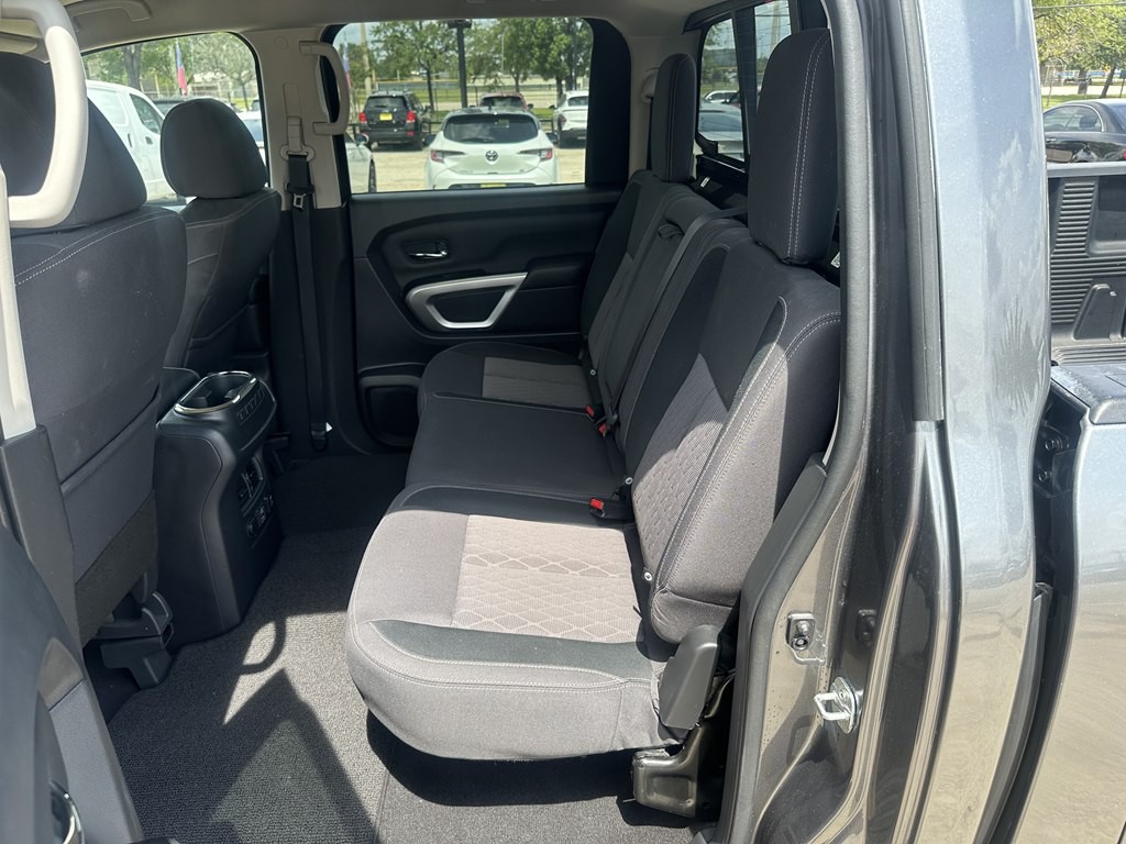2023 Nissan Titan Image 11