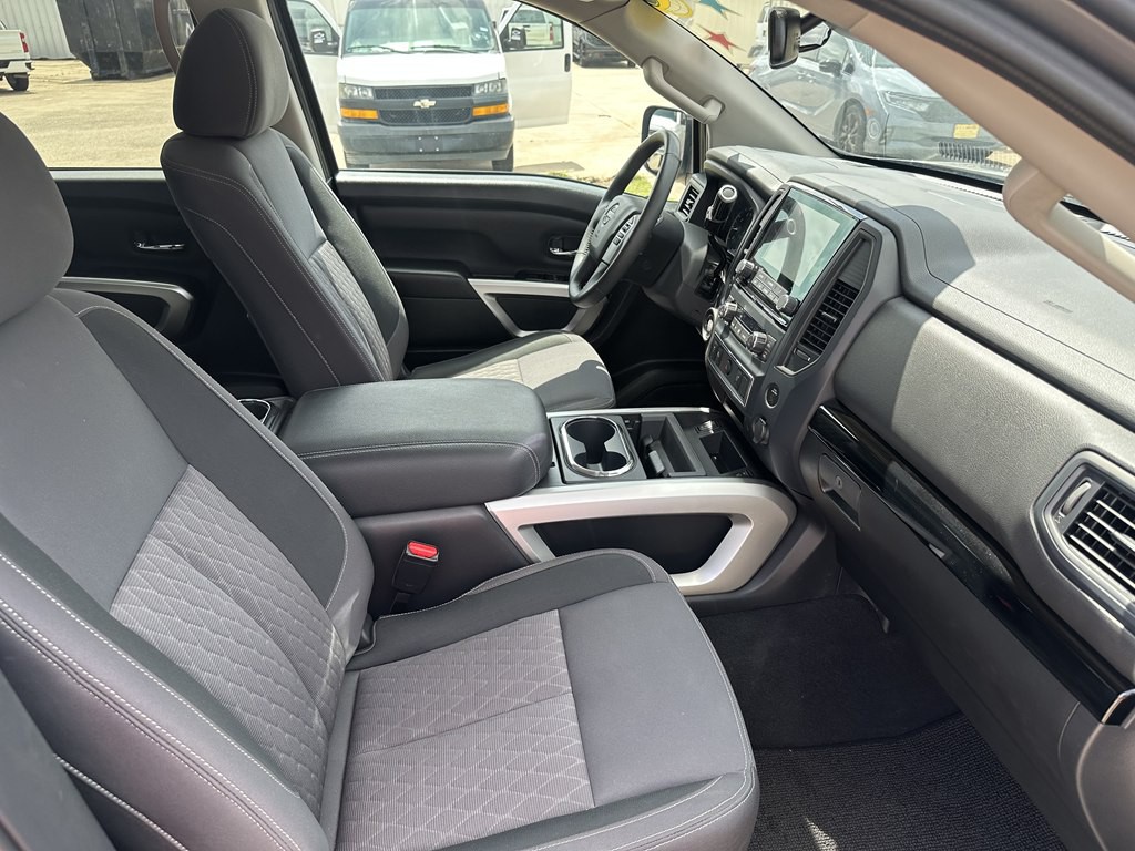 2023 Nissan Titan Image 18