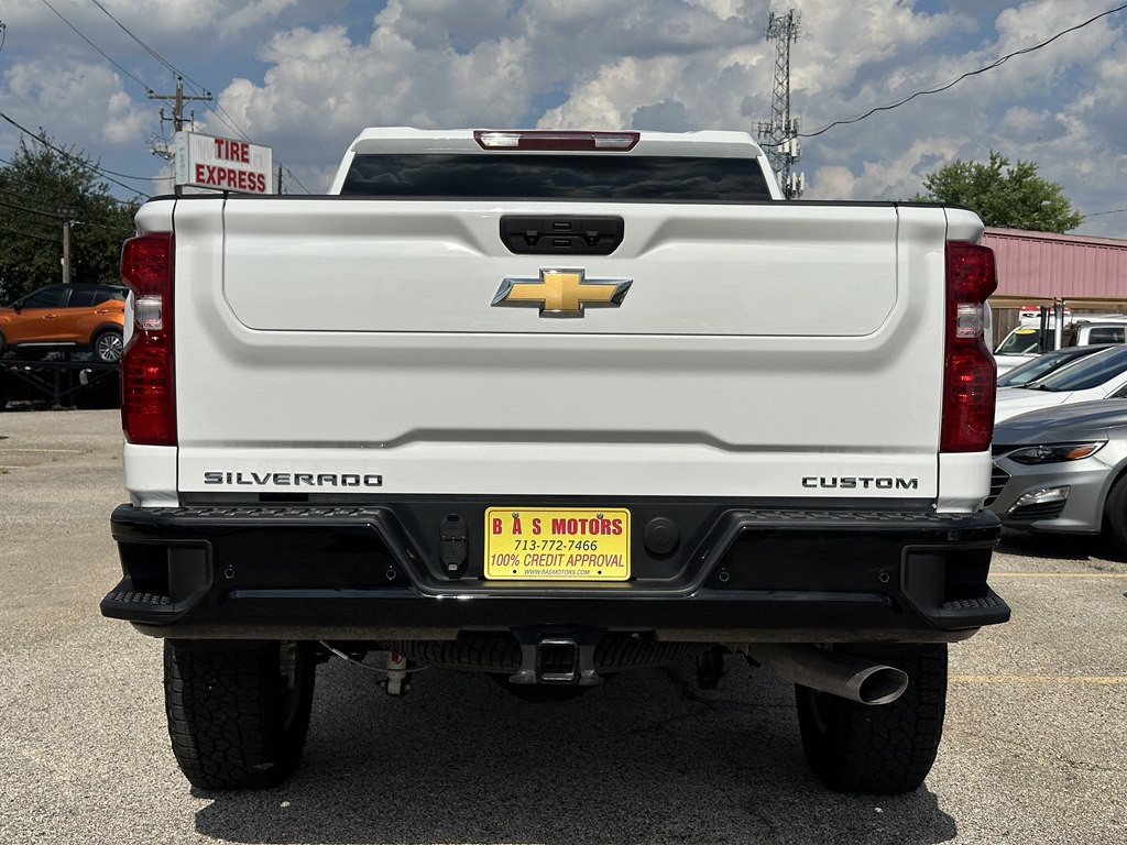 2025 Chevrolet Silverado 1500 Image 2