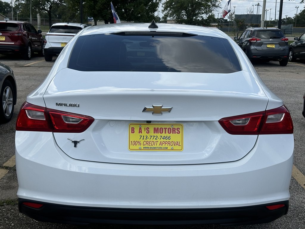 2022 Chevrolet Malibu Image 2