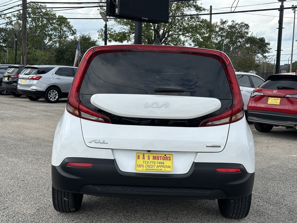 2022 Kia Soul Image 2