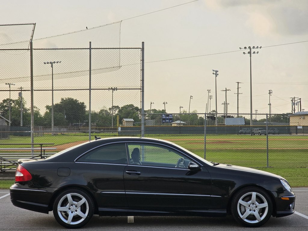 2009 Mercedes-Benz CLK-Class Image 4