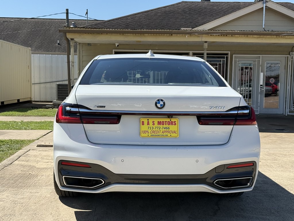 2022 BMW 7 Series Image 2
