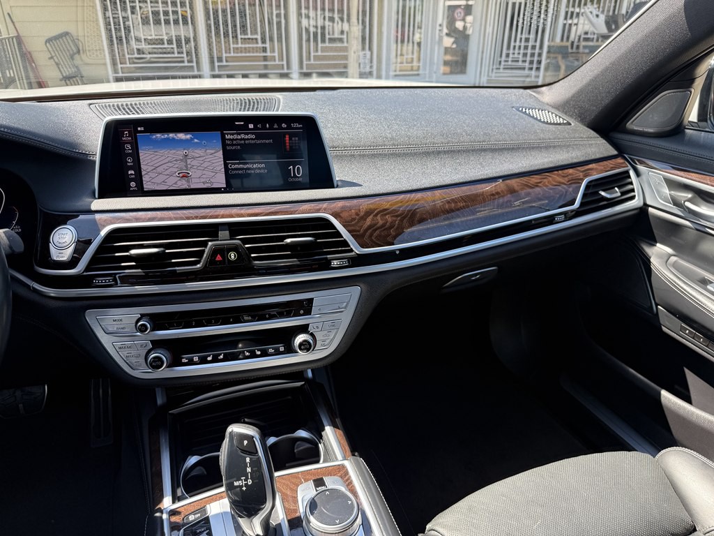 2022 BMW 7 Series Image 14