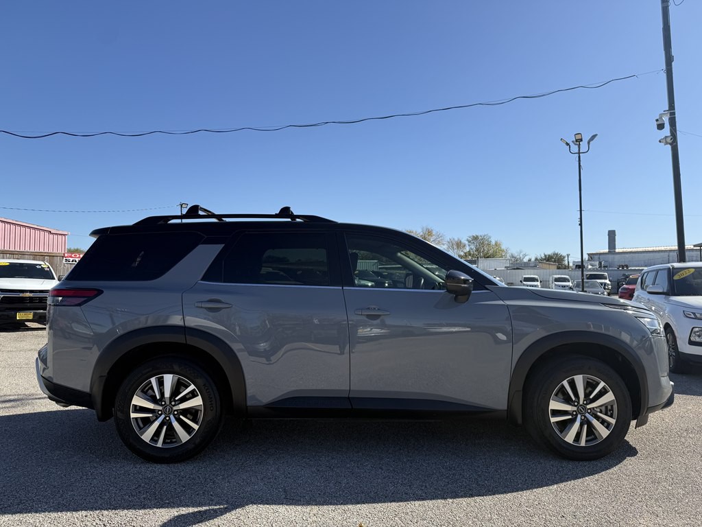 2022 Nissan Pathfinder Image 4