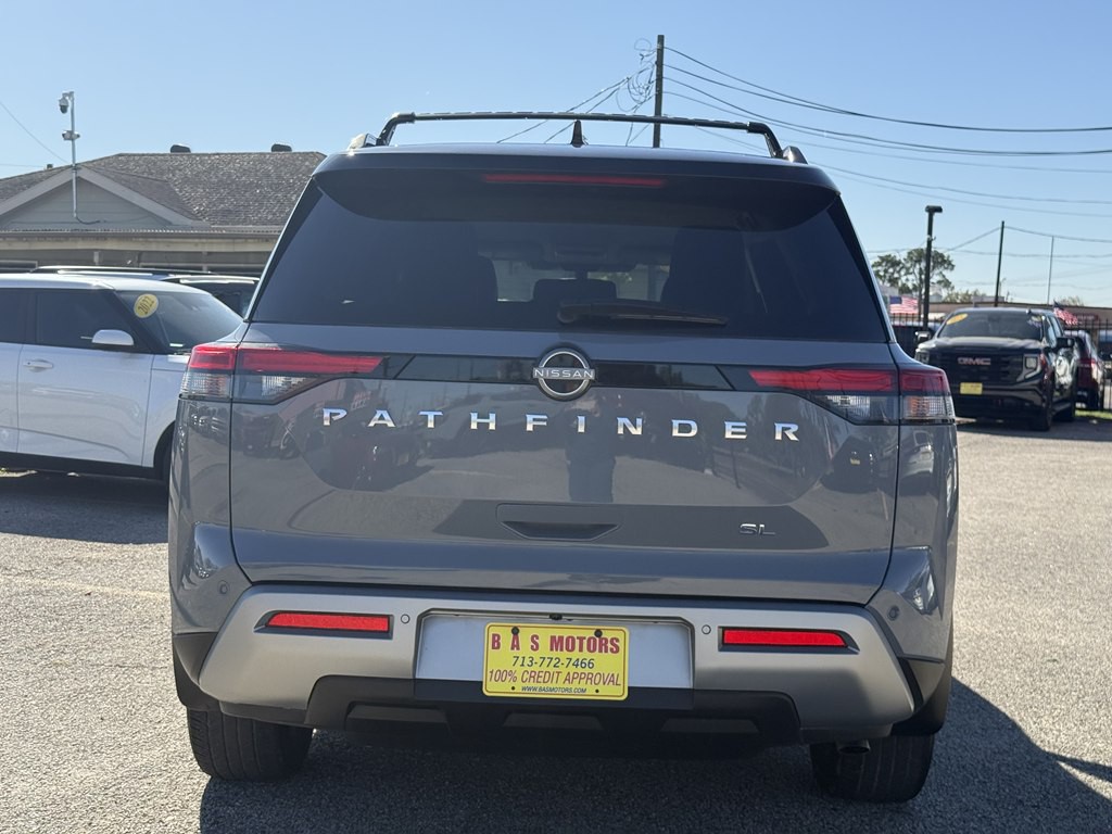 2022 Nissan Pathfinder Image 2
