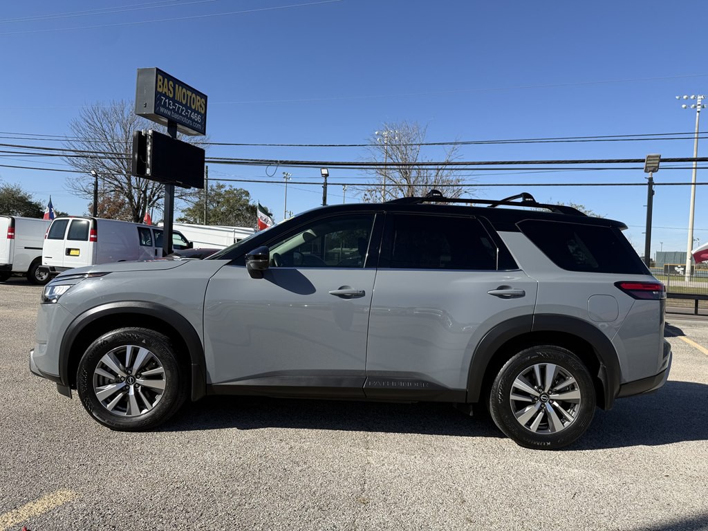 2022 Nissan Pathfinder Image 3