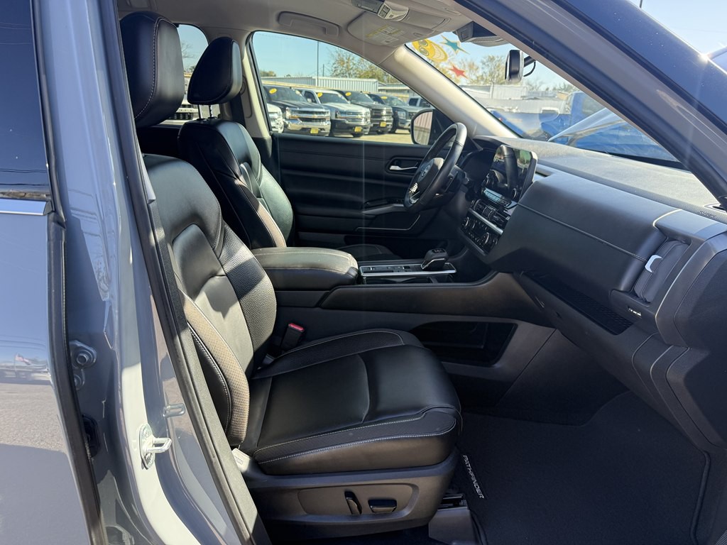 2022 Nissan Pathfinder Image 10