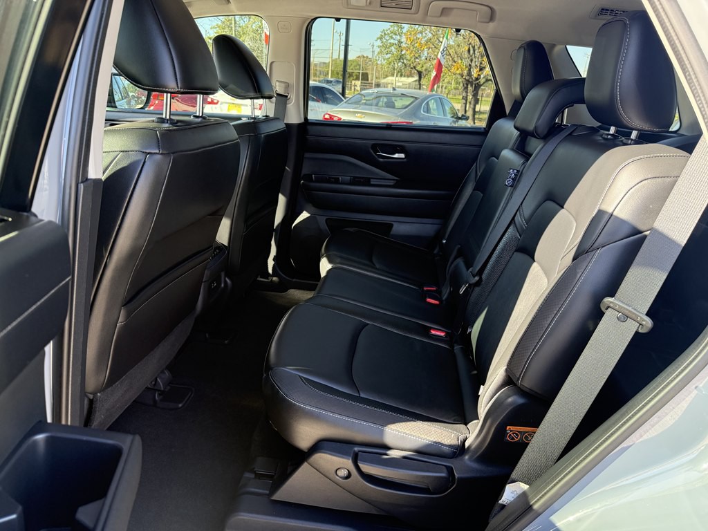 2022 Nissan Pathfinder Image 11