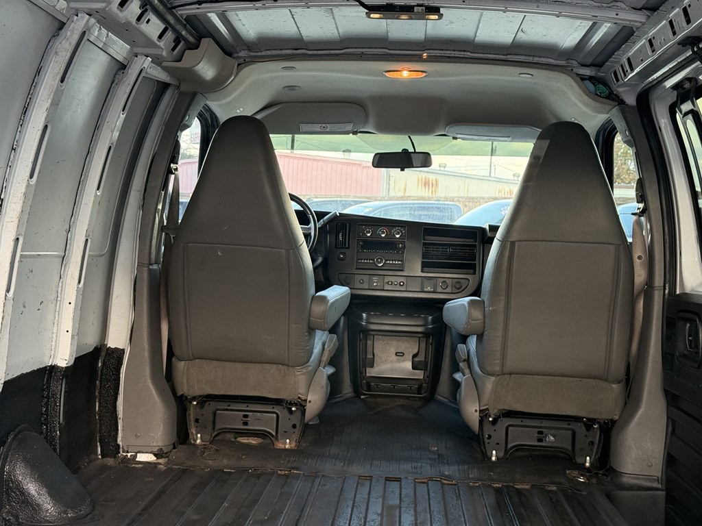 2018 Chevrolet Express Image 10