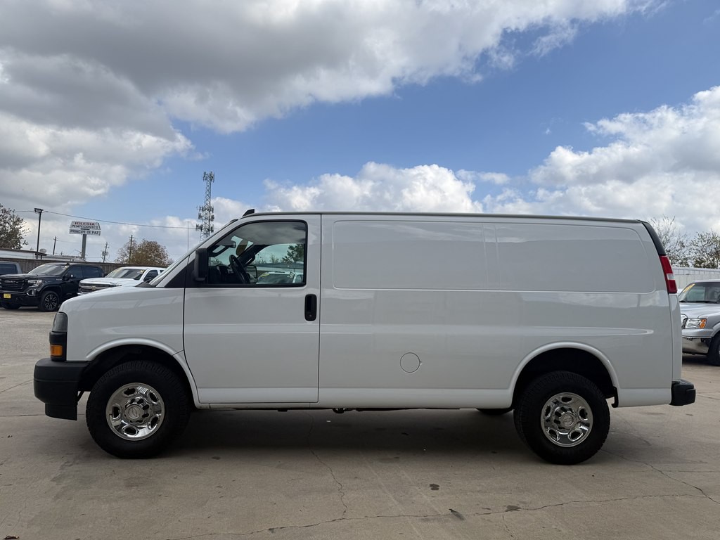 2022 Chevrolet Express Image 3