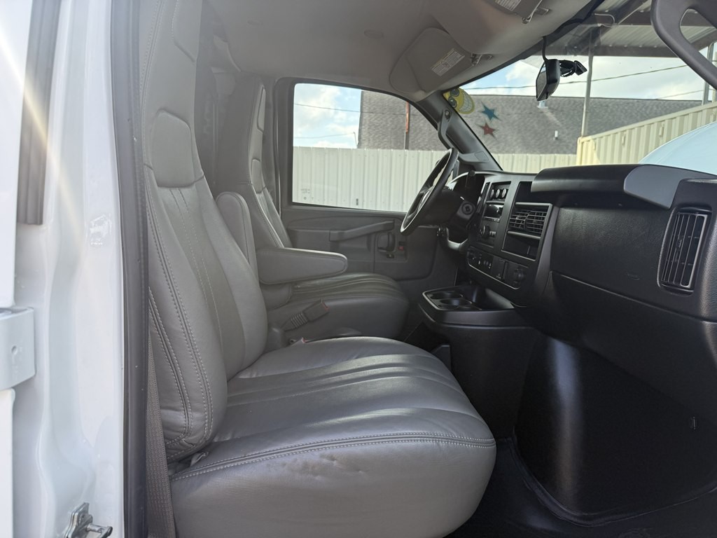 2022 Chevrolet Express Image 8
