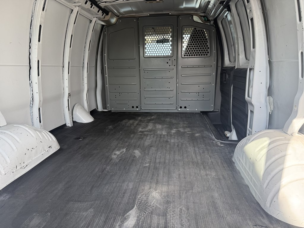 2022 Chevrolet Express Image 9