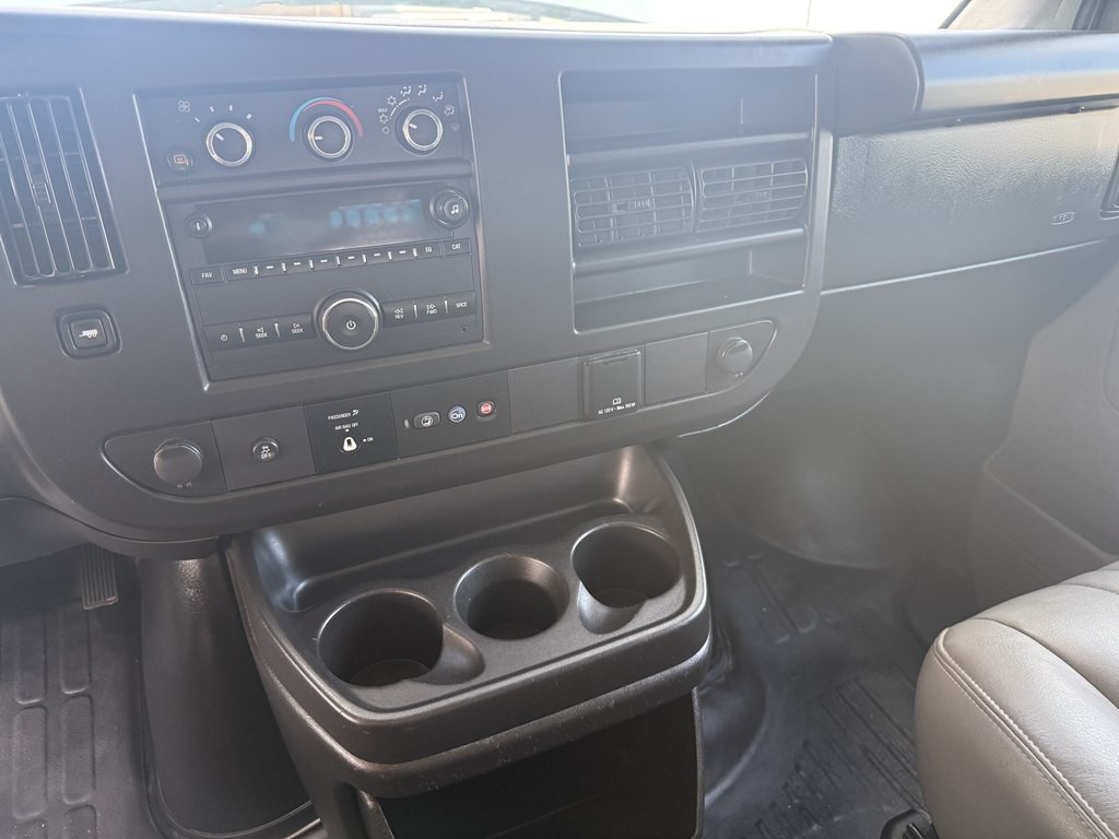 2022 Chevrolet Express Image 12