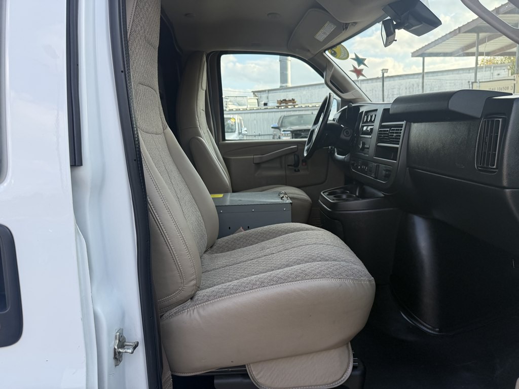 2021 Chevrolet Express Image 8