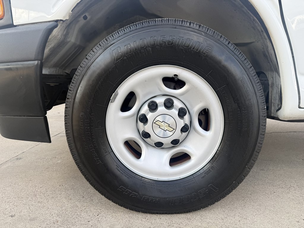 2021 Chevrolet Express Image 15