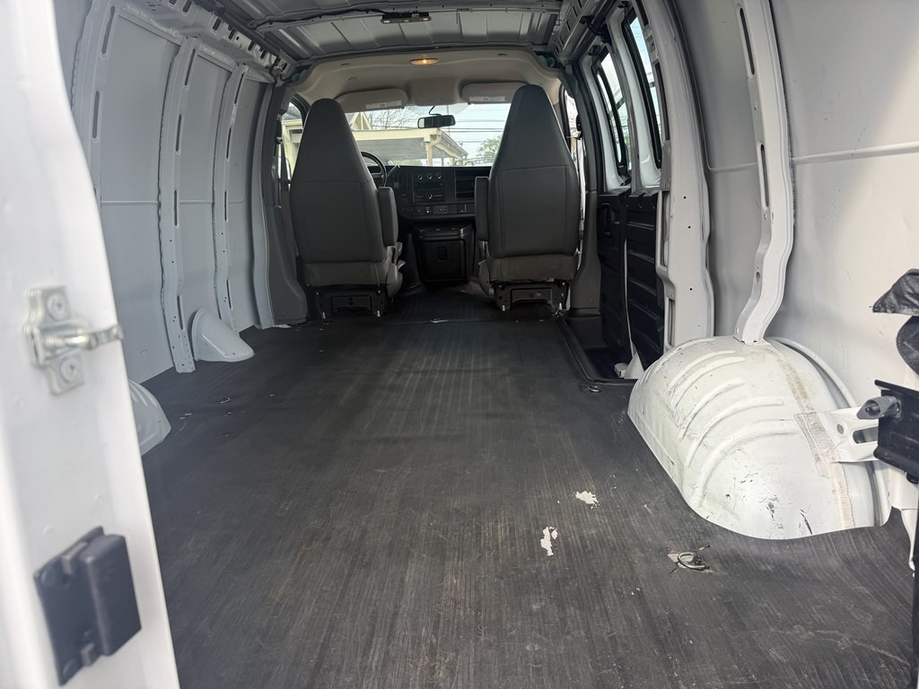 2023 Chevrolet Express Image 7