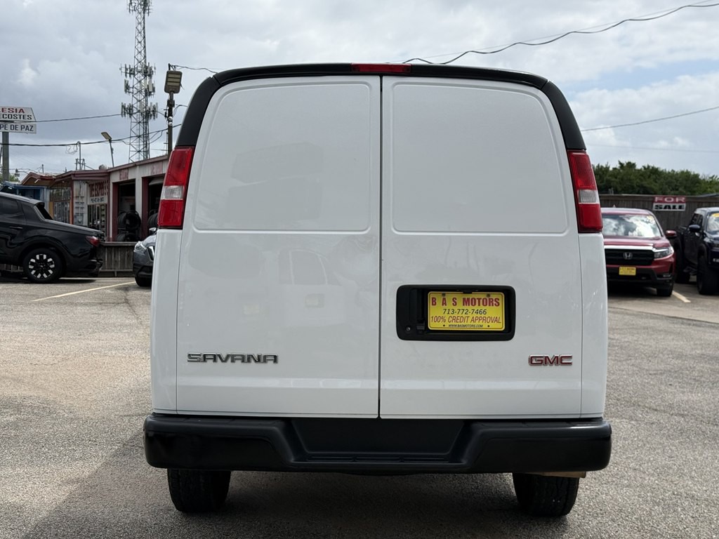 2023 GMC Savana Image 2