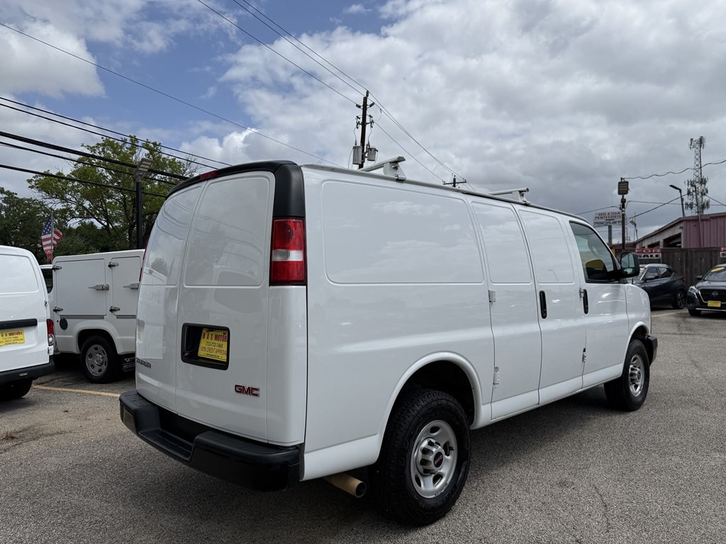 2023 GMC Savana Image 8