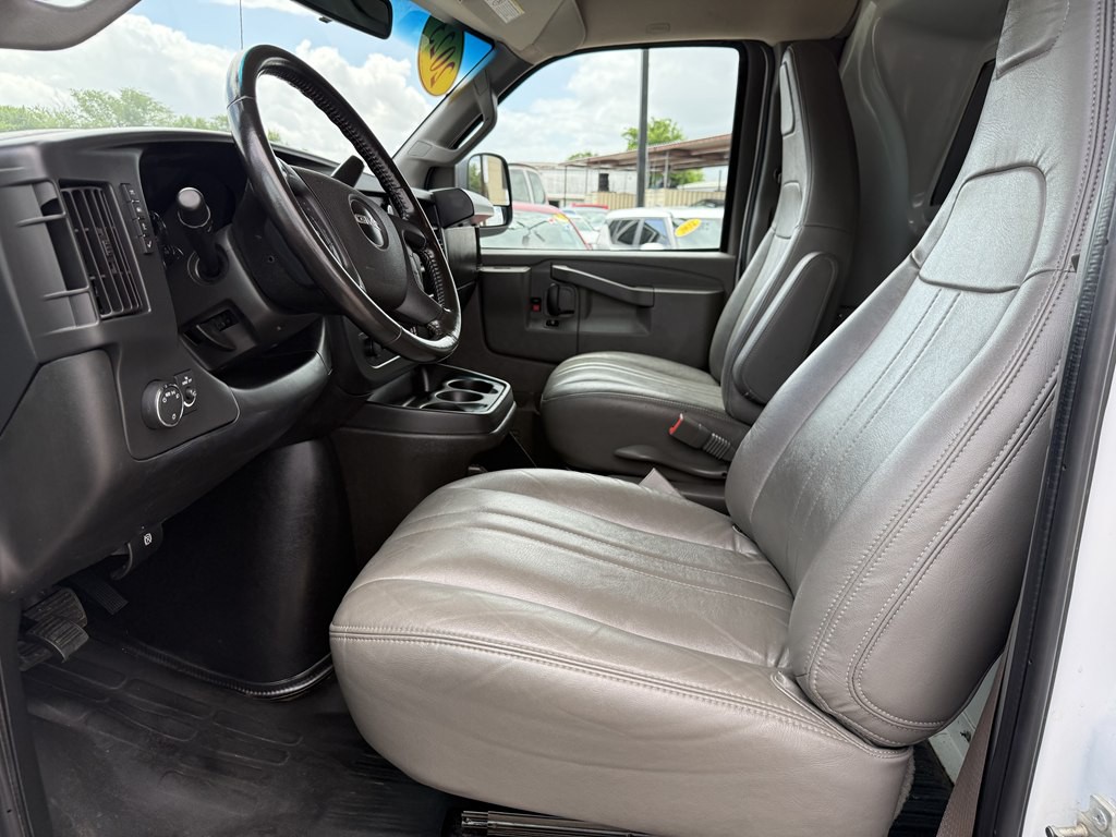 2023 GMC Savana Image 9