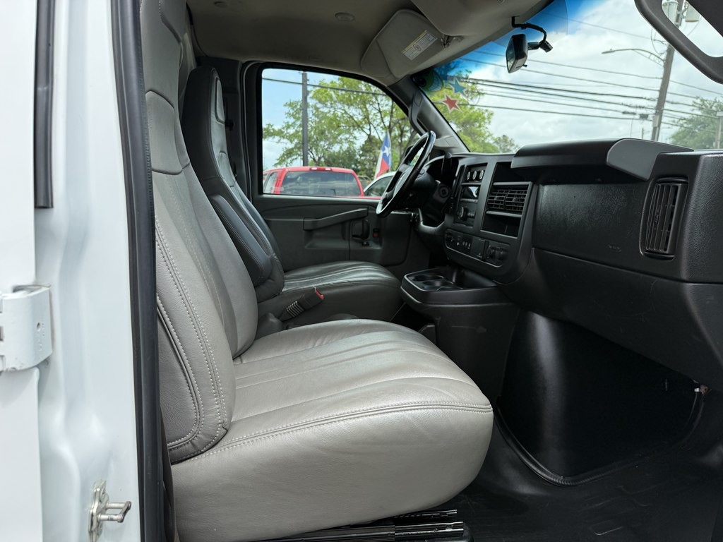 2023 GMC Savana Image 10