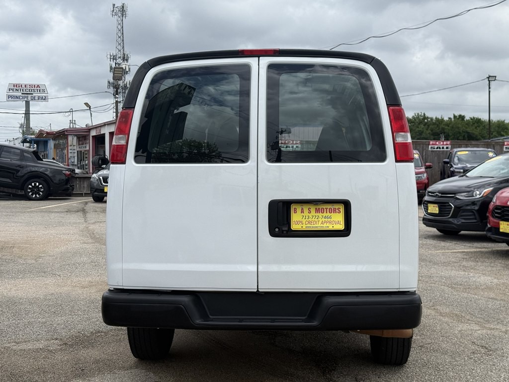 2019 GMC Savana Image 2