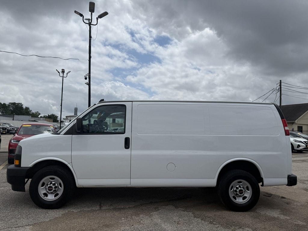 2019 GMC Savana Image 3