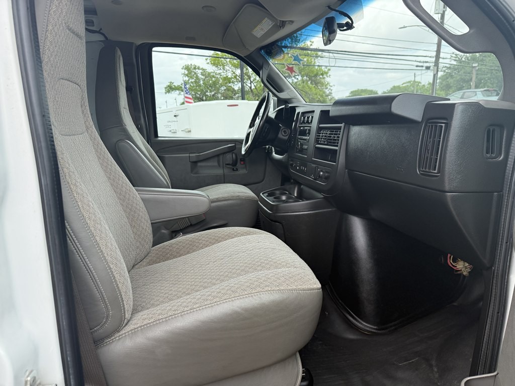 2019 GMC Savana Image 10