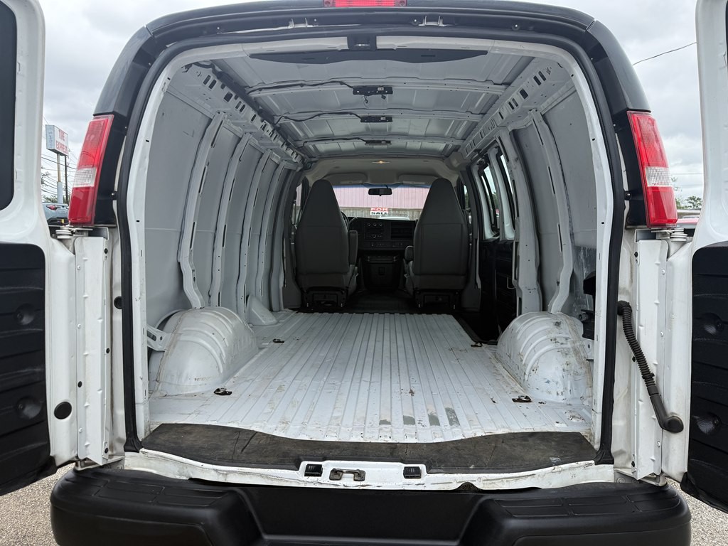 2019 GMC Savana Image 11