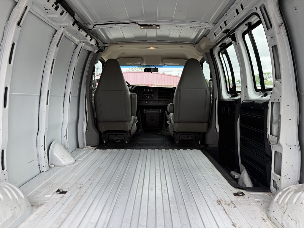 2019 GMC Savana Image 12