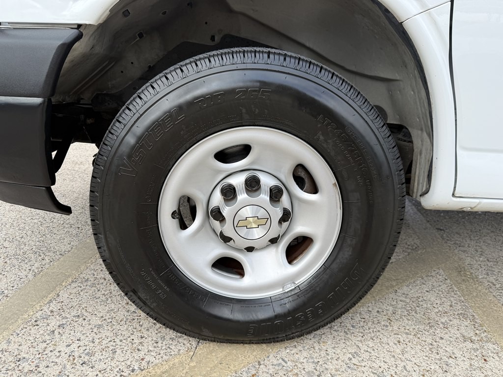 2023 Chevrolet Express Image 17