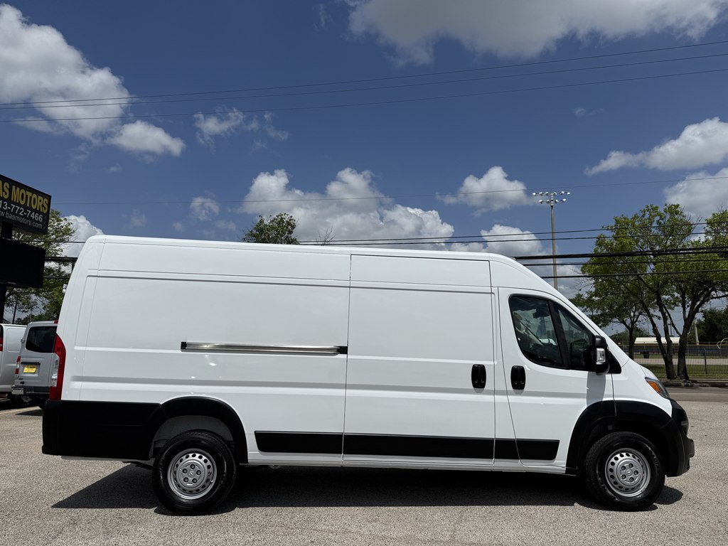 2025 RAM Promaster Image 5