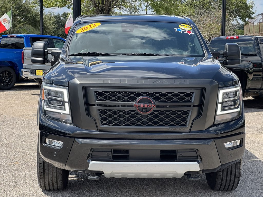2023 Nissan Titan Image 2