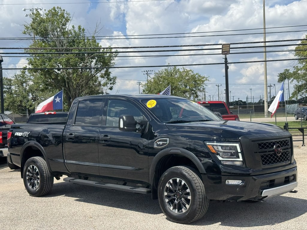 2023 Nissan Titan Image 3
