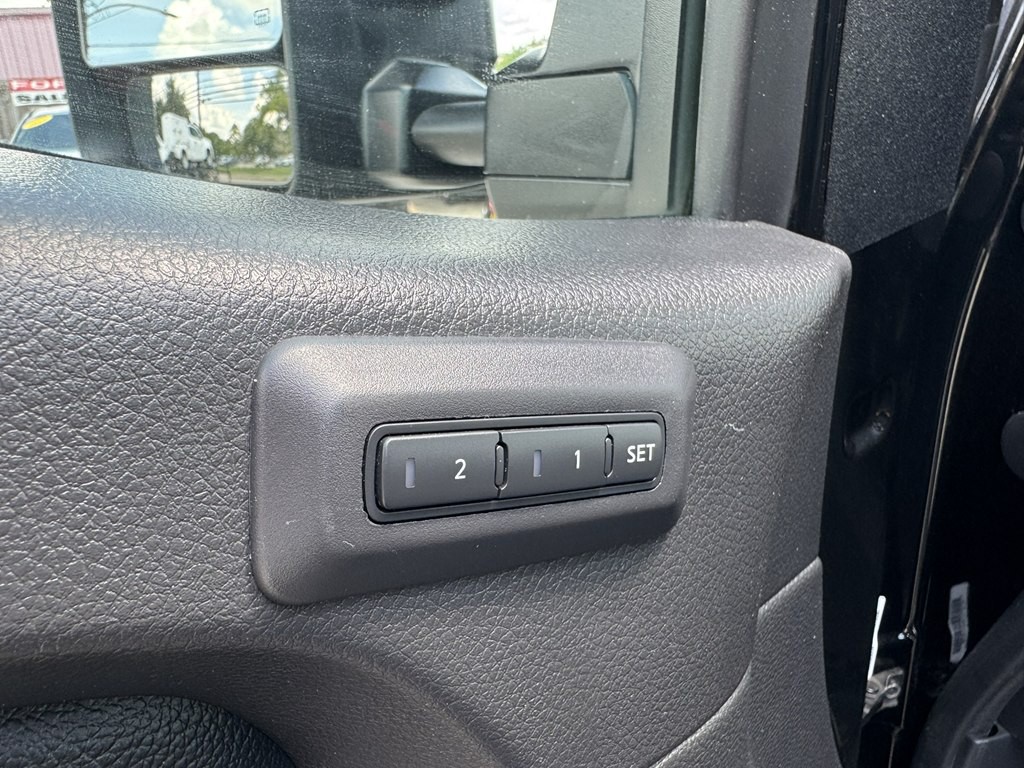 2023 Nissan Titan Image 6