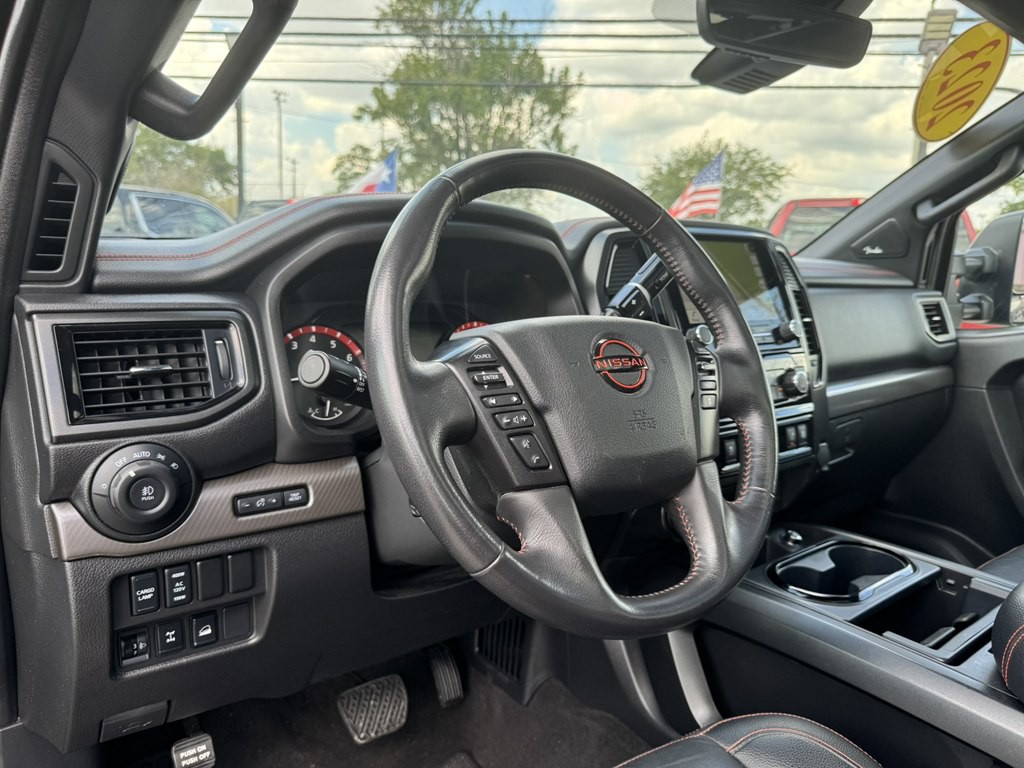 2023 Nissan Titan Image 11