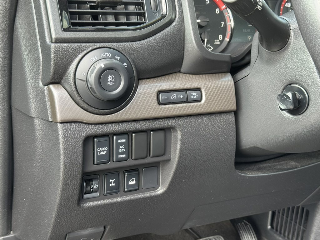 2023 Nissan Titan Image 12