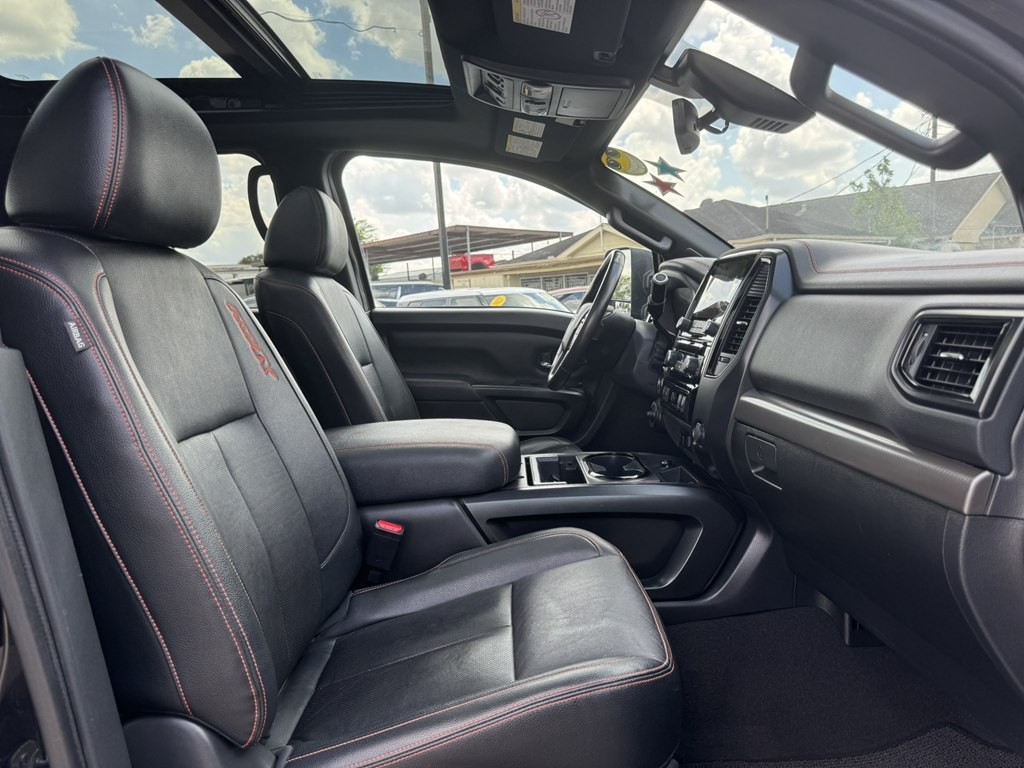 2023 Nissan Titan Image 21