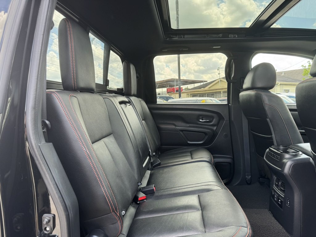 2023 Nissan Titan Image 22