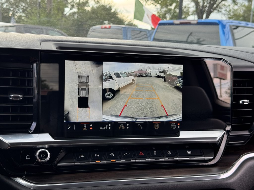 2025 GMC Sierra Image 17