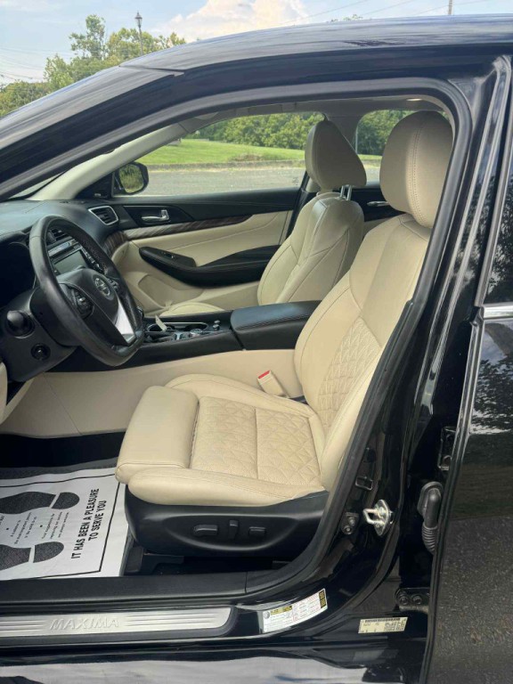 2017 Nissan Maxima Image 9