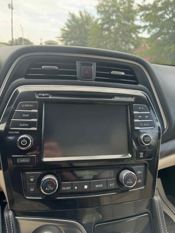 2017 Nissan Maxima Image 11