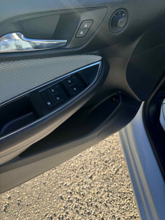 2019 Chevrolet Cruze Image 9