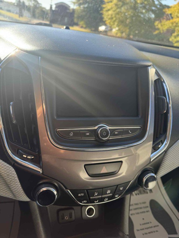 2019 Chevrolet Cruze Image 12