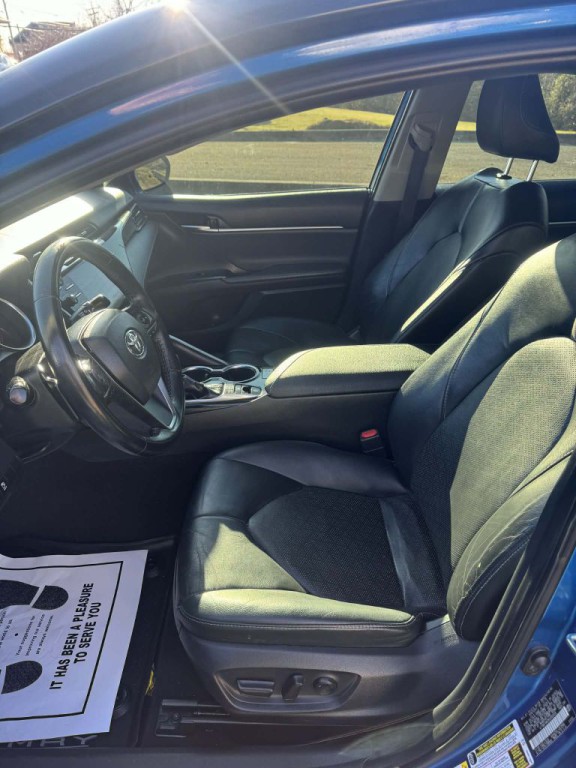 2019 Toyota Camry Image 9