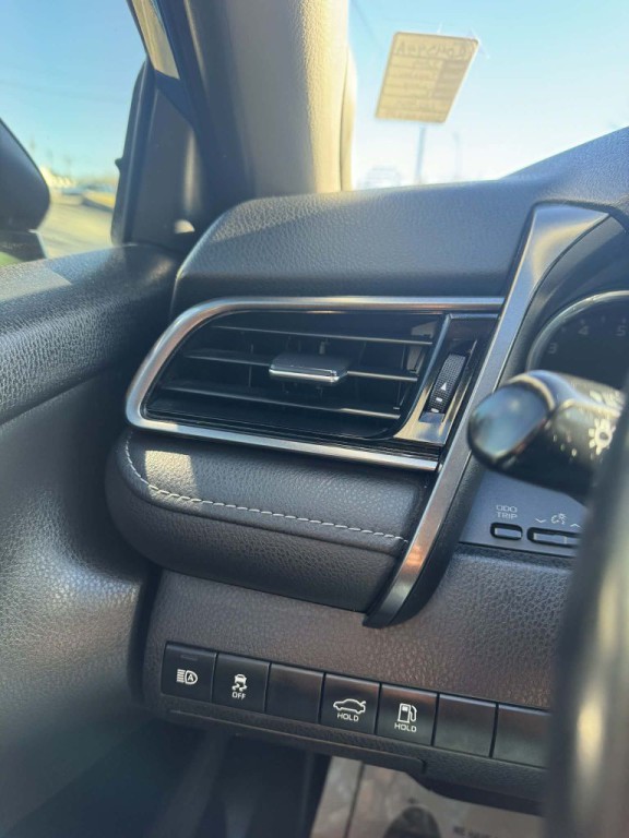 2019 Toyota Camry Image 12