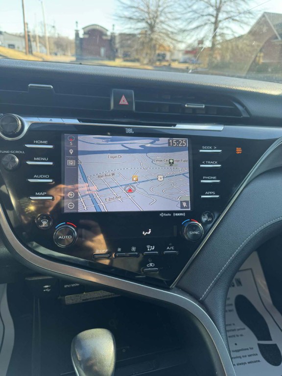 2019 Toyota Camry Image 17